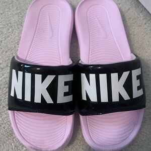 Nike Benassi Slide Sandals – Pink/Black – Women’s Size 8
